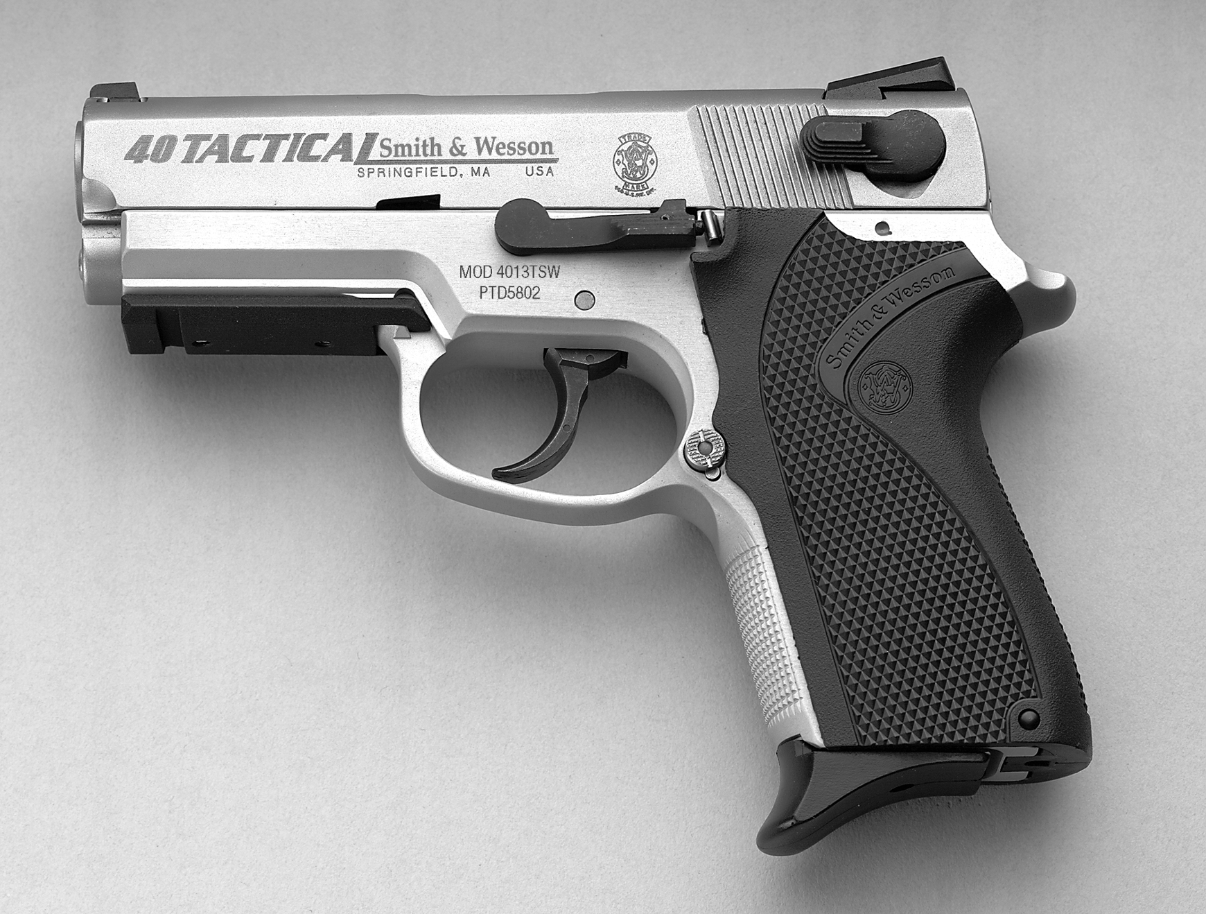 Смитапп. Smith & Wesson 5906. Smith & Wesson model 5906. Smith Wesson 4006.