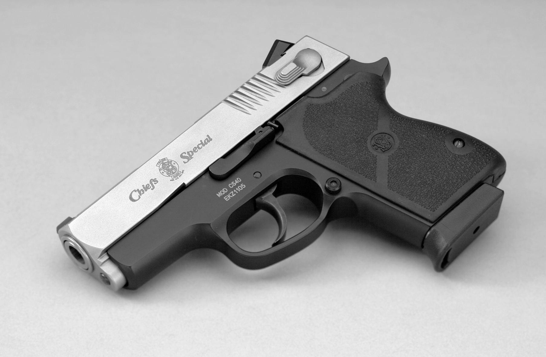 9mm memphis. Smith and Wesson CS 9. Смит-Вессон Сигма пистолет. Smith & Wesson Governor 410. Mp12 Smith Wesson.